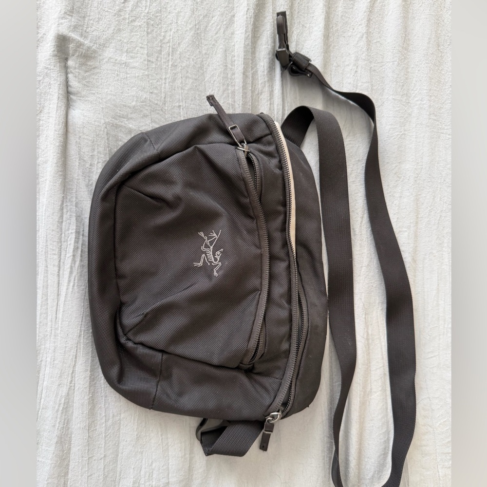 Arc'teryx Charcoal Belt Bag for Men